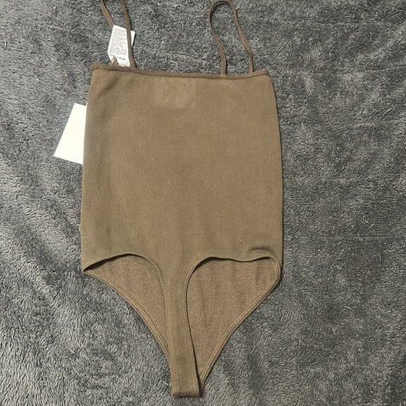 Good American bodysuit - Picture 2 of 3